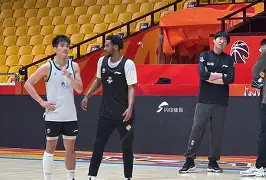 上海久事CBA击败山东高速王哲林关键补篮